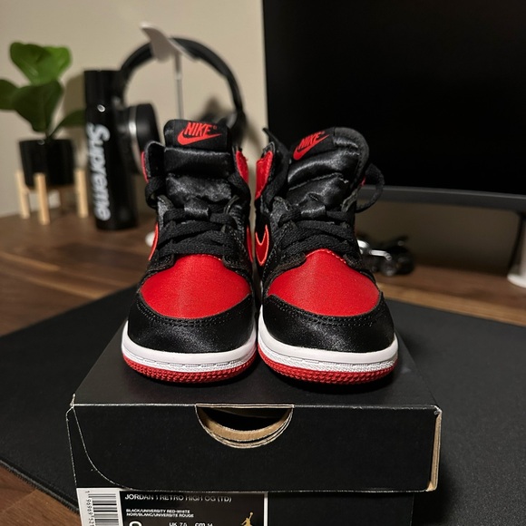 Jordan 1s retro high toddler - Picture 3 of 6